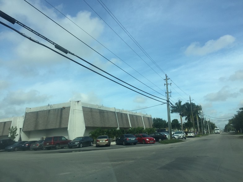 5000 NW 74th Ave, Miami, FL for lease - Building Photo - Image 3 of 25