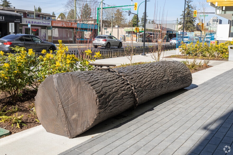 7300 Edmonds St, Burnaby, BC à vendre - Photo du bâtiment - Image 3 de 20