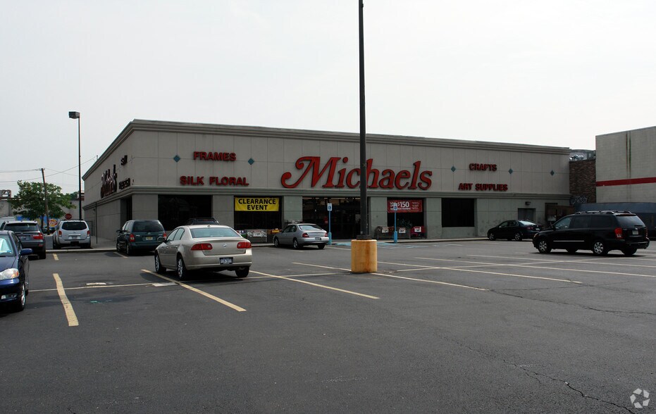 1481-1565 Forest Ave, Staten Island, NY for lease - Building Photo - Image 1 of 4