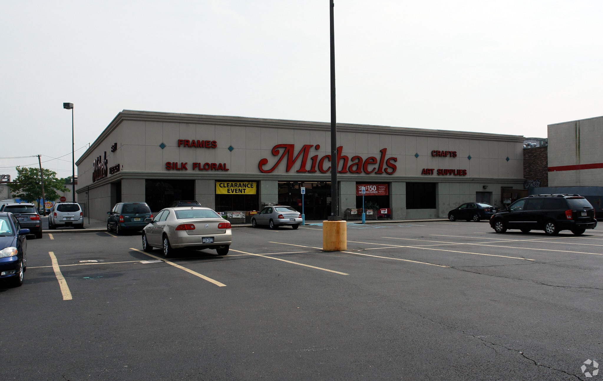 1481-1565 Forest Ave, Staten Island, NY à louer Photo du bâtiment- Image 1 de 5