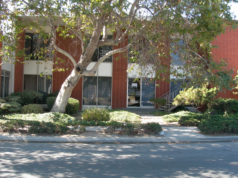 115-139 W Victoria St, Carson, CA for lease - Primary Photo - Image 1 of 13