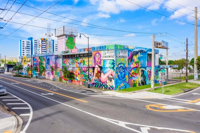 Plus de détails pour 301 NW 36th St, Miami, FL - Commerce de détail à vendre