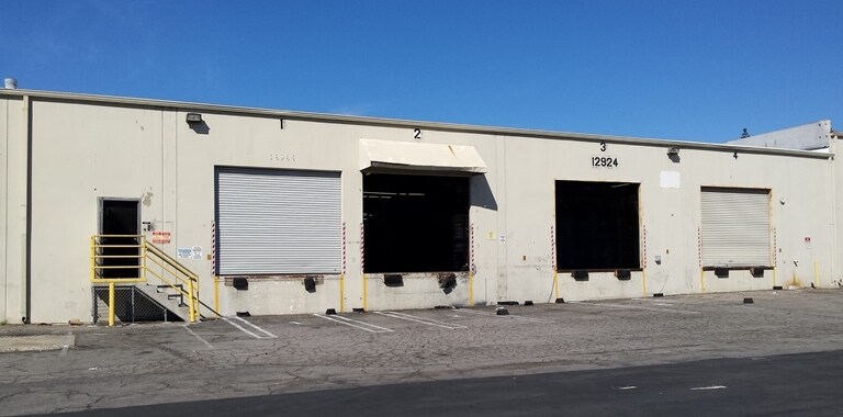 12882 Pierce St, Pacoima, CA à louer - Photo du bâtiment - Image 2 de 4