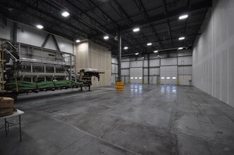 8489 40 St SE, Calgary, AB for lease Interior Photo- Image 2 of 4