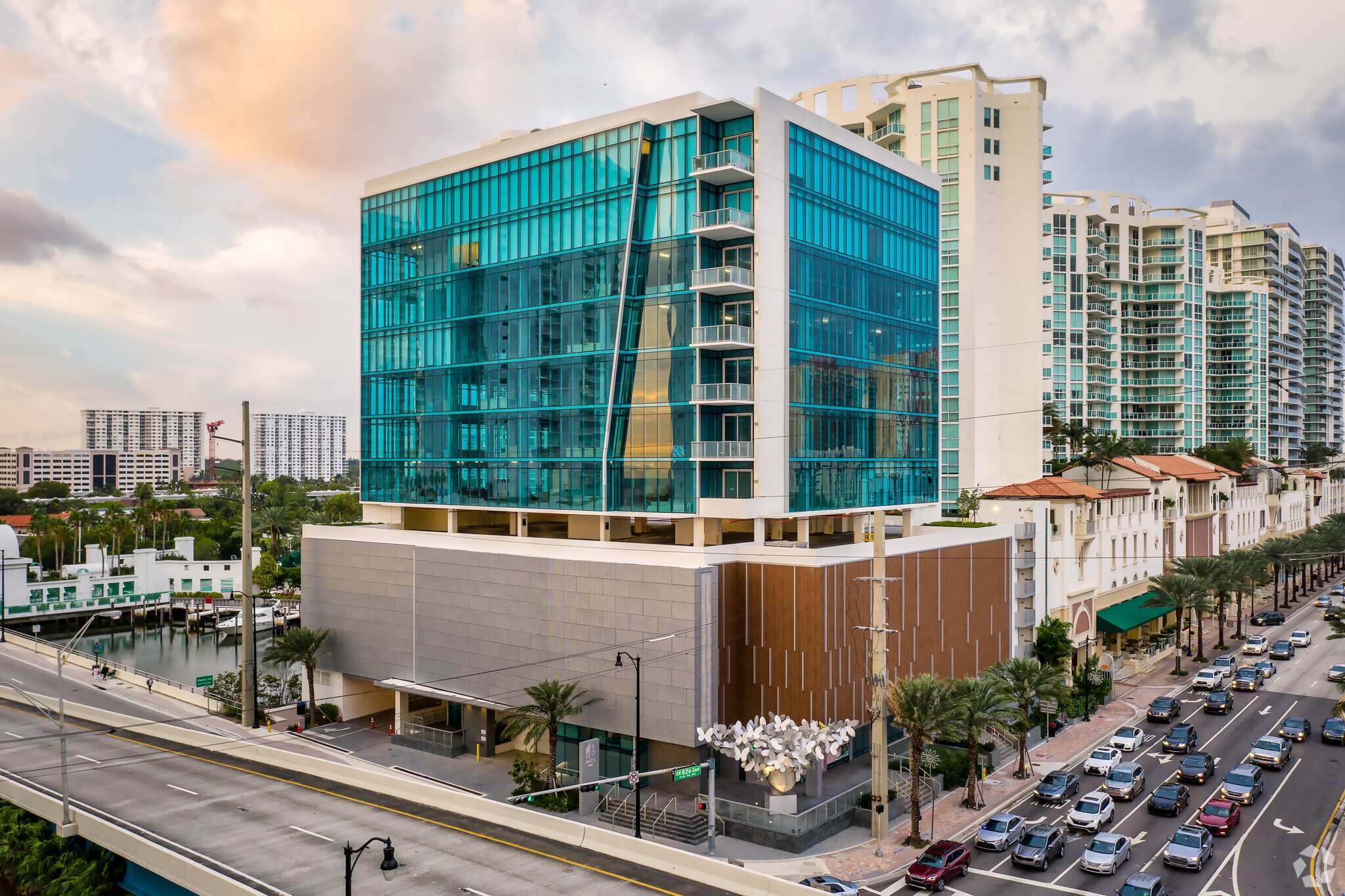 16690 Collins Ave, Sunny Isles Beach, FL for lease Primary Photo- Image 1 of 25
