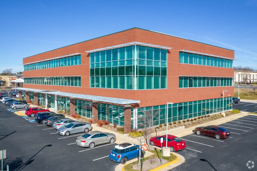 3850 Fettler Park Dr, Dumfries, VA à louer - Photo du bâtiment - Image 2 de 13