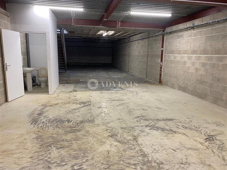 Flex in Roissy-en-Brie for lease - Interior Photo - Image 2 of 7