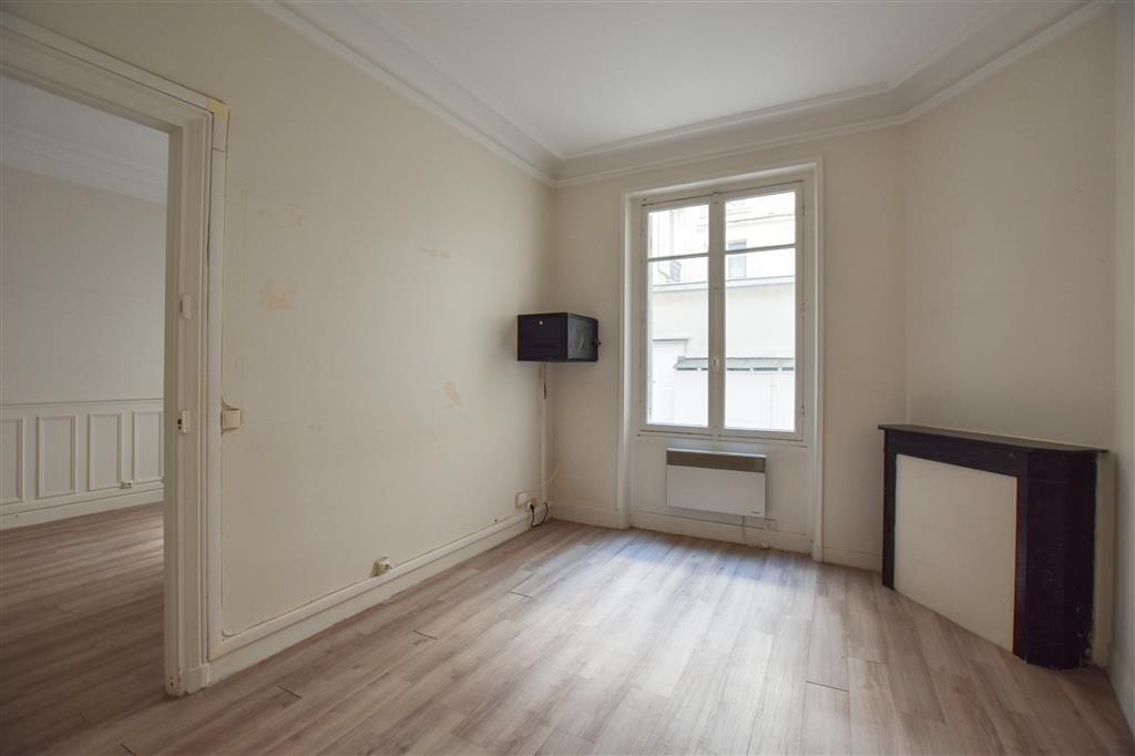 Rue Gustave Doré, Paris for sale Building Photo- Image 1 of 8
