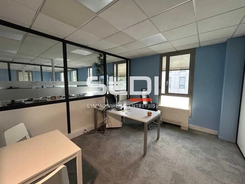 Office in Limas for lease - Interior Photo - Image 3 of 10