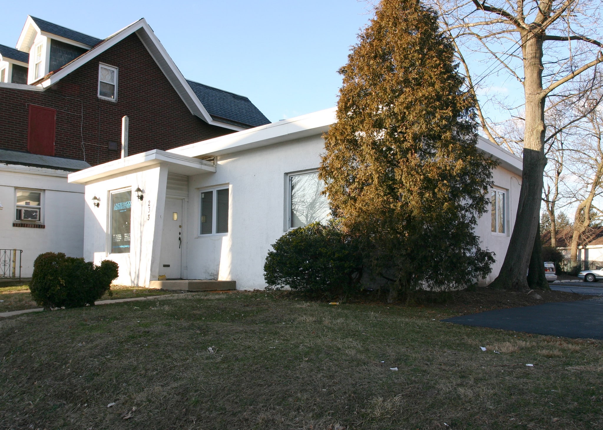 233 & 331 N. York Road portfolio of 4 properties for sale on LoopNet.ca Primary Photo- Image 1 of 5