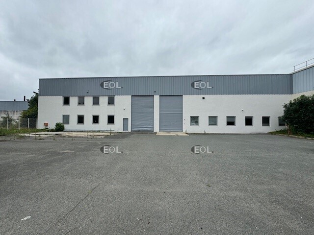 Flex in Plaisir for sale Building Photo- Image 1 of 6