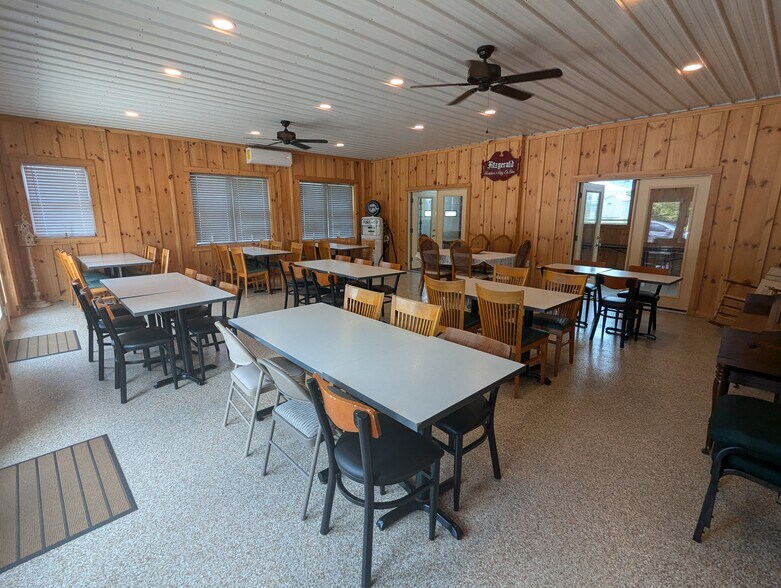 562 W 29th St, Buena Vista, VA à vendre - Photo intérieure - Image 2 de 18