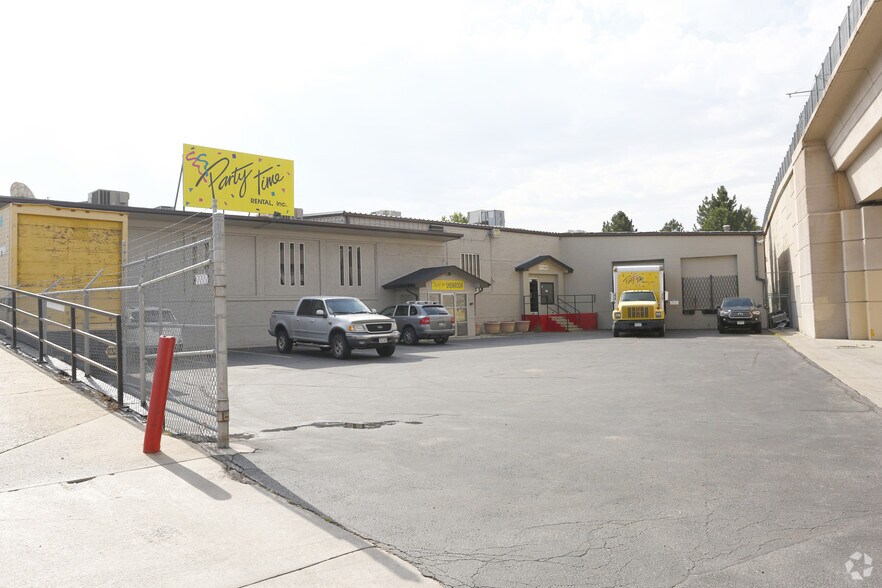70 S Santa Fe Dr, Denver, CO à louer - Photo du bâtiment - Image 3 de 6