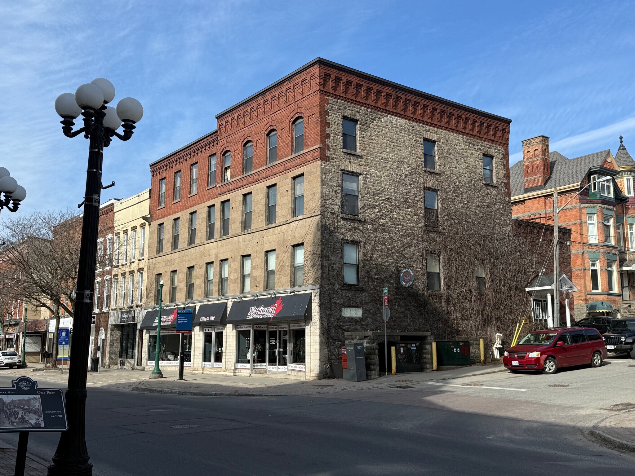 2 King St W, Brockville, ON à vendre Photo du bâtiment- Image 1 de 9