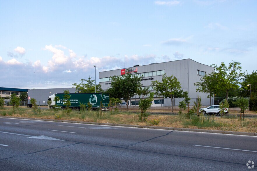 Avenida de la Cantueña, 2, Fuenlabrada, Madrid à louer - Photo du bâtiment - Image 2 de 2