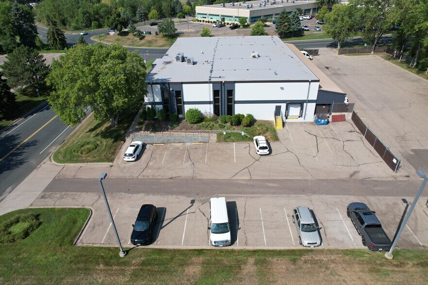 1299 Eagan Industrial Rd, Eagan, MN à vendre - Photo du bâtiment - Image 2 de 7