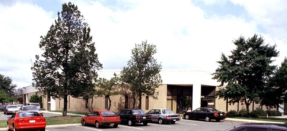 70 Campus Dr, Edison, NJ for lease - Building Photo - Image 3 of 8