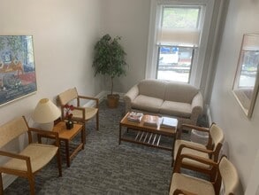 47-61 Langley Rd, Newton, MA à louer Photo intérieure- Image 1 de 5