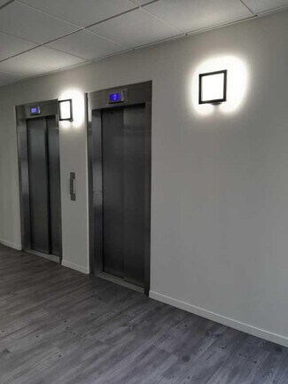 Plus de détails pour 18 Rue Grange Dame Rose, Vélizy-Villacoublay - Bureau à louer