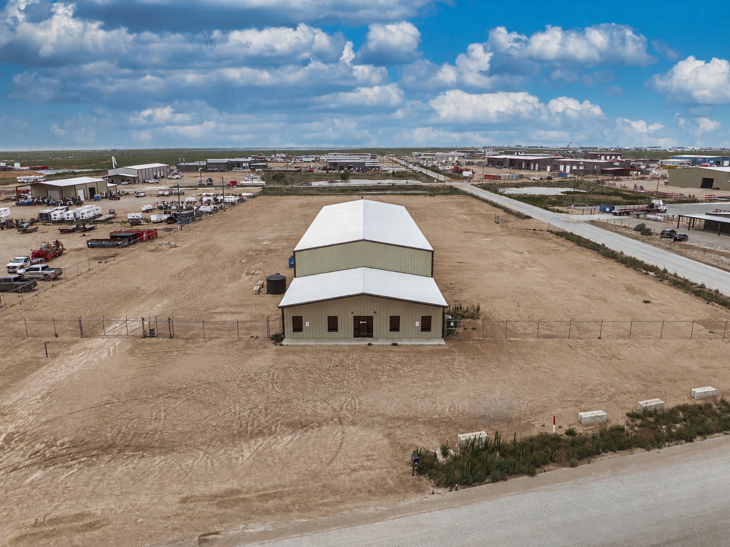 3922 S County Road 1233, Midland, TX à louer Photo du bâtiment- Image 1 de 37