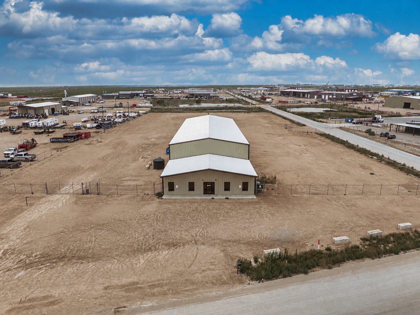 3922 S County Road 1233, Midland, TX à louer Photo du bâtiment- Image 1 de 36