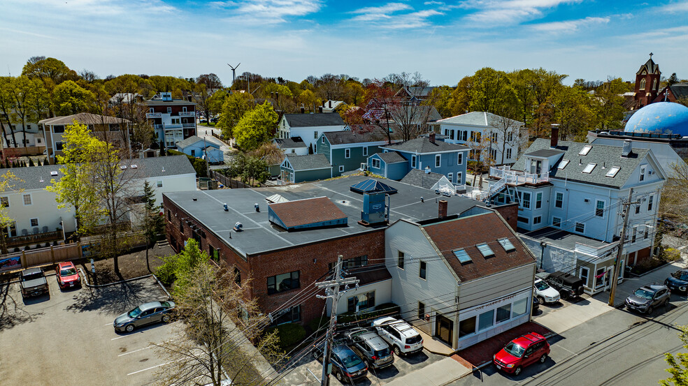 1 Harris St, Newburyport, MA à vendre - Photo du bâtiment - Image 2 de 17