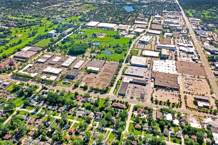 801 N Cass Ave, Westmont, IL à louer - Photo du bâtiment - Image 2 de 9