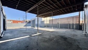 7356 Greenbush Ave, North Hollywood CA - Services immobiliers commerciaux