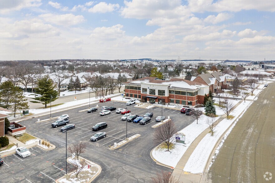 2920 Marketplace Dr, Fitchburg, WI à louer - Aérien - Image 2 de 9