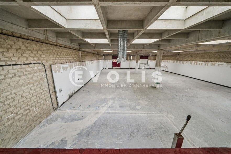 Flex in Rungis for lease - Interior Photo - Image 2 of 4