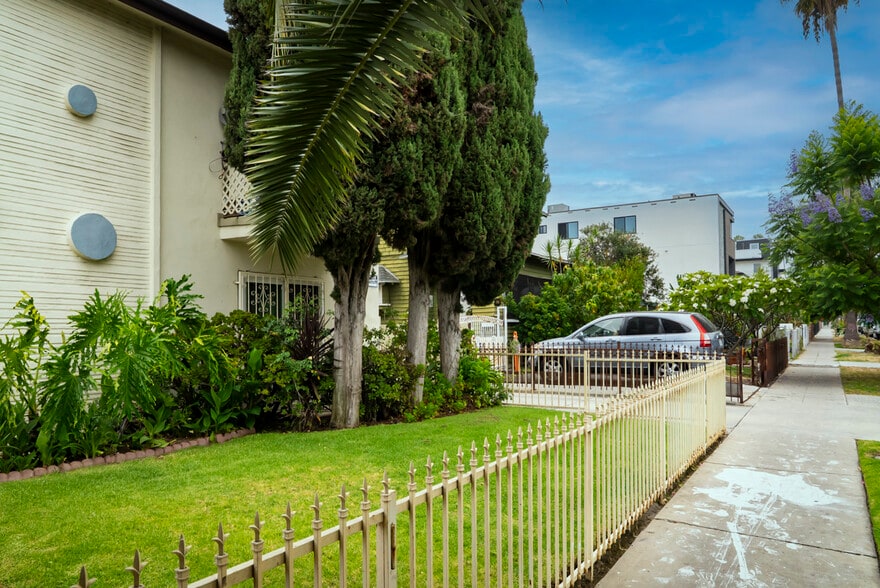 919 N Oxford Ave, Los Angeles, CA à vendre - Photo du bâtiment - Image 2 de 8