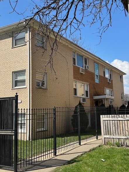 8258 S Maryland Ave, Chicago, IL à vendre - Photo du bâtiment - Image 3 de 12