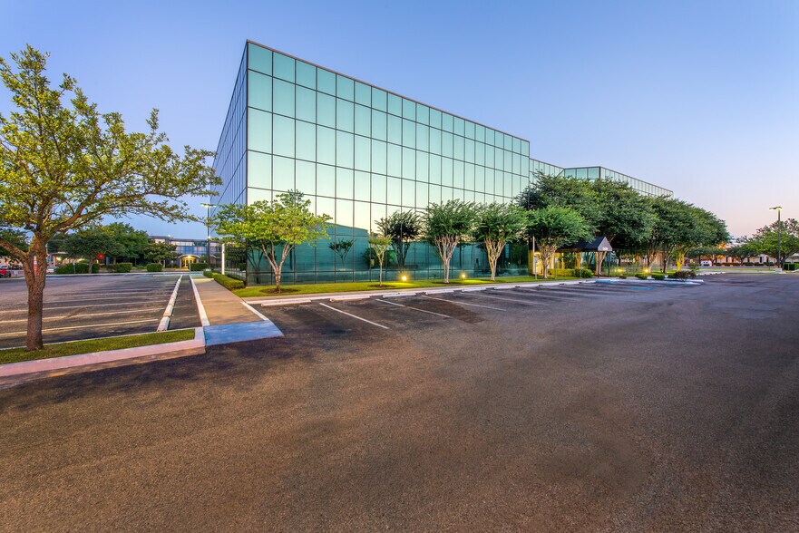 5420 Dashwood Dr, Houston, TX à louer - Photo du bâtiment - Image 3 de 15