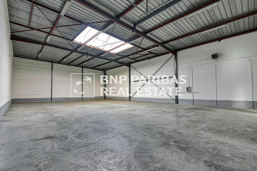 Flex in Chilly-Mazarin for lease - Interior Photo - Image 3 of 10