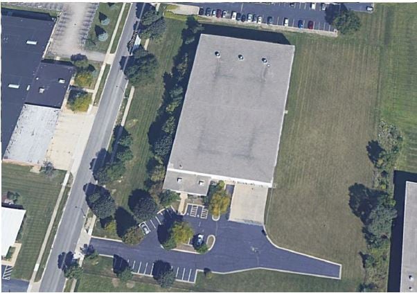 420 37th Ave, St Charles, IL for sale - Building Photo - Image 2 of 6