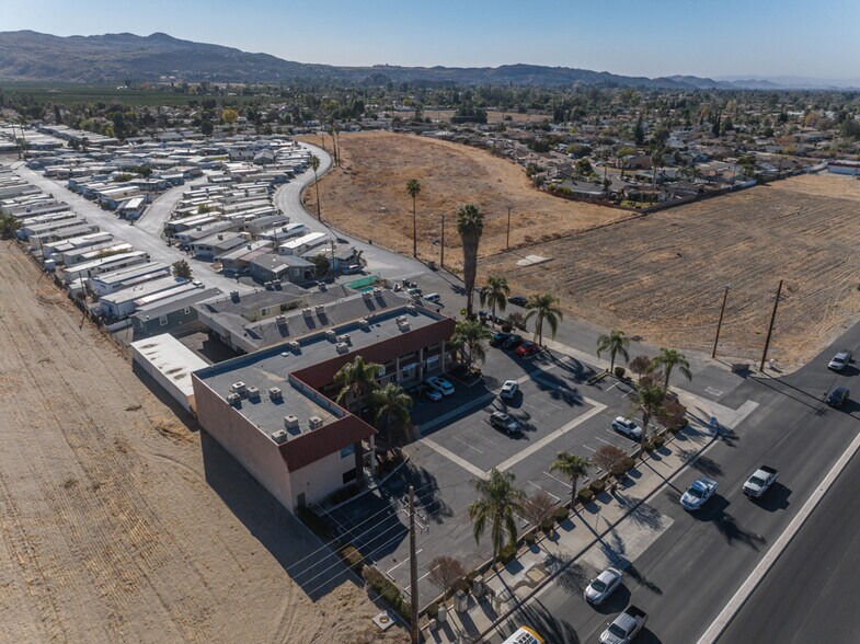 43613 Ca-74, Hemet, CA à louer - Photo du bâtiment - Image 3 de 11