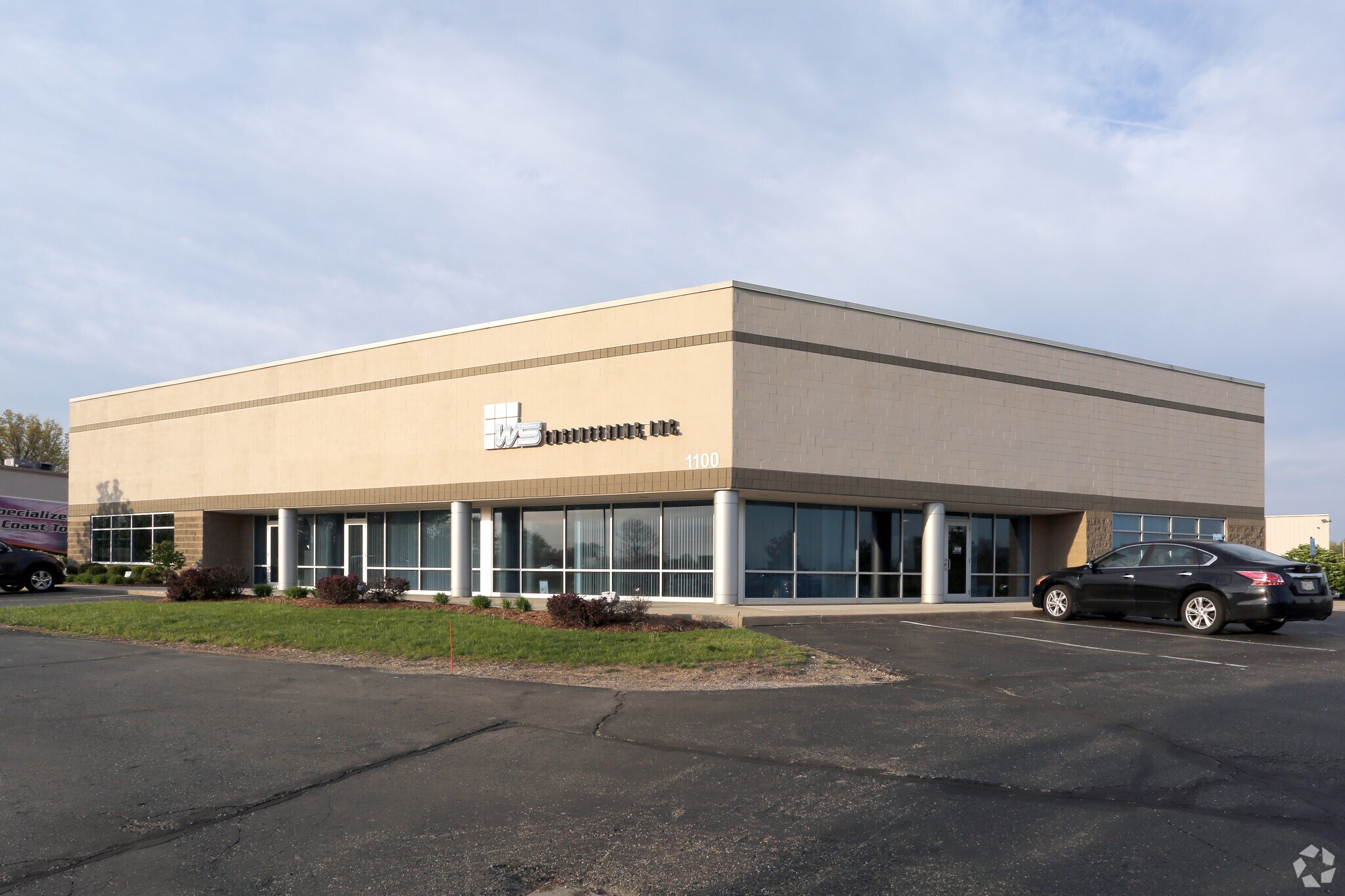 1100 Campus Dr, Stow, OH à louer Photo principale- Image 1 de 16