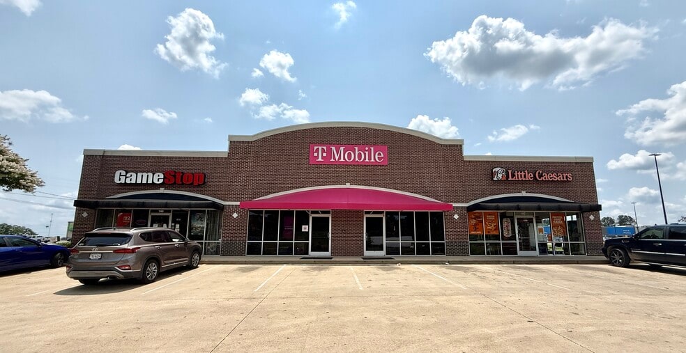 334-340 Park Plaza Dr, New Albany, MS for lease - Building Photo - Image 2 of 8