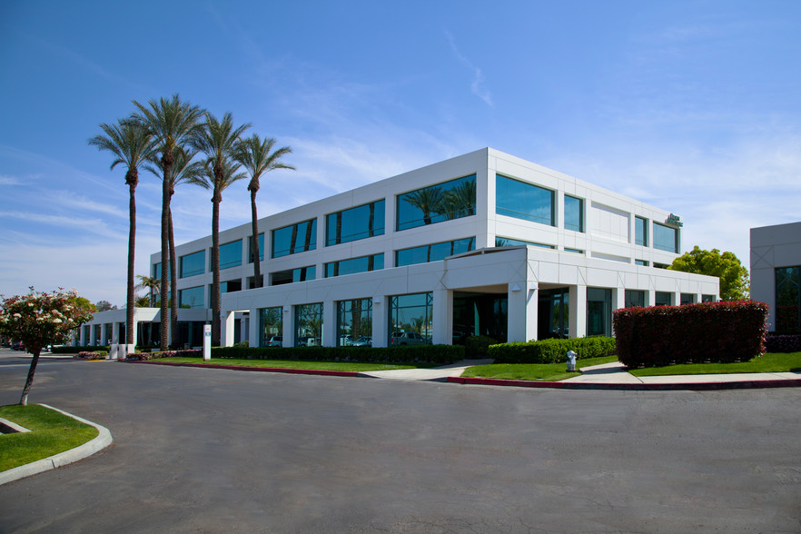 4200 Truxtun Ave, Bakersfield, CA for lease - Building Photo - Image 3 of 7