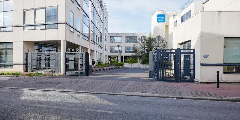 Bureau dans Saint-Ouen-Sur-Seine à louer - Photo du bâtiment - Image 2 de 10