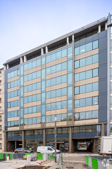 127 Avenue Charles De Gaulle, Neuilly-sur-Seine à louer - Photo du bâtiment - Image 2 de 2