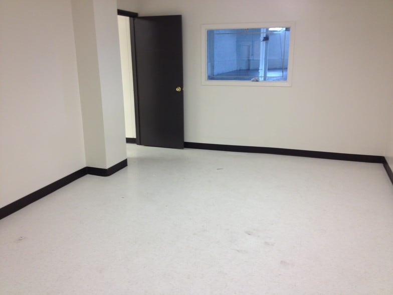 10727-10737 180th St, Jamaica, NY for lease - Building Photo - Image 2 of 6
