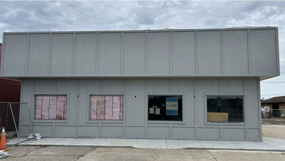 Gaylord-Freestanding Retail/Office Build portfolio of 2 properties for sale on LoopNet.ca - Primary Photo - Image 2 of 2