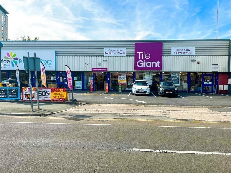 54 Church St, Burnley for lease - Building Photo - Image 2 of 6