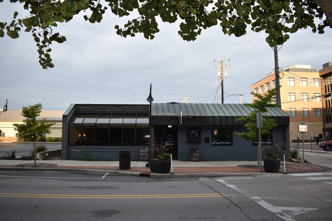 Plus de détails pour 120 S Park St, Traverse City, MI - Commerce de détail à vendre