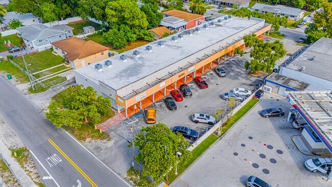 Plus de détails pour 1620-1648 NE 148th St, Miami, FL - Commerce de détail à vendre