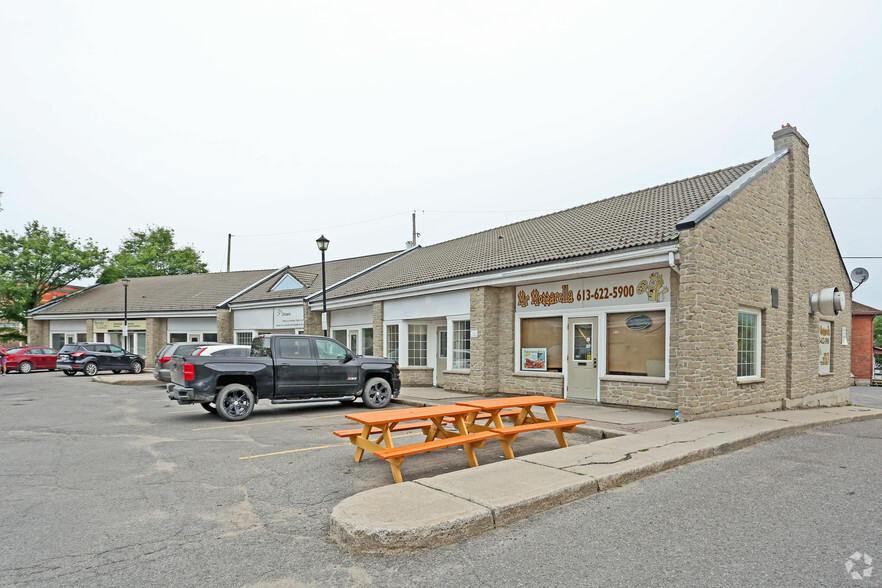 75 Elgin St W, Arnprior, ON for sale - Primary Photo - Image 1 of 1