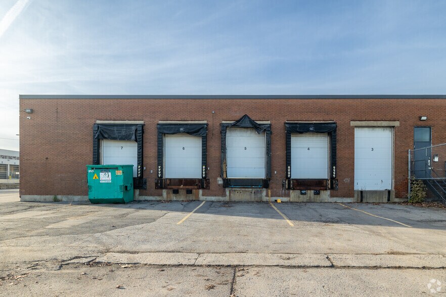 940 Belfast Rd, Ottawa, ON à louer - Photo du bâtiment - Image 3 de 6