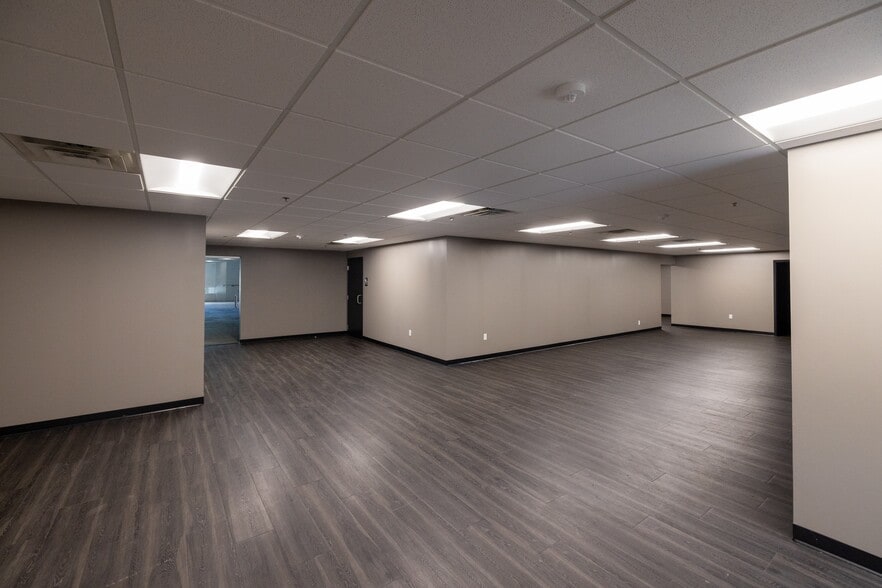 5600-5628 Lincoln Dr, Edina, MN for lease - Building Photo - Image 2 of 22