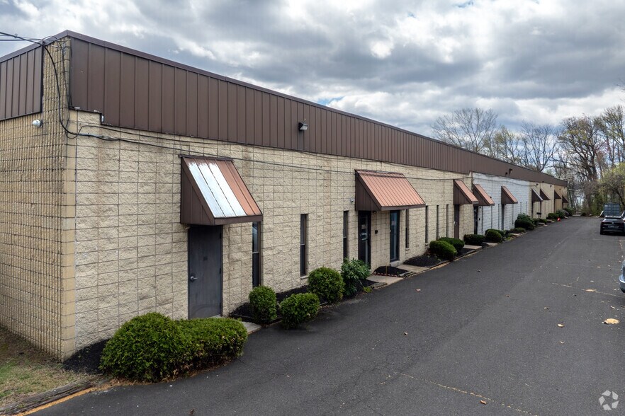 3901 Nebraska Ave, Levittown, PA à louer - Photo principale - Image 1 de 8